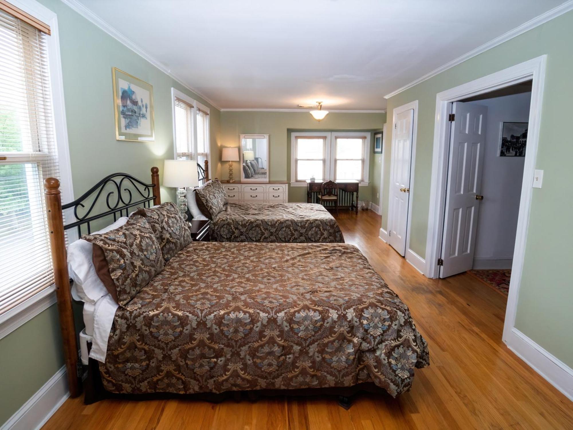Spacious In A Quiet Neighborhood * Atlantic City