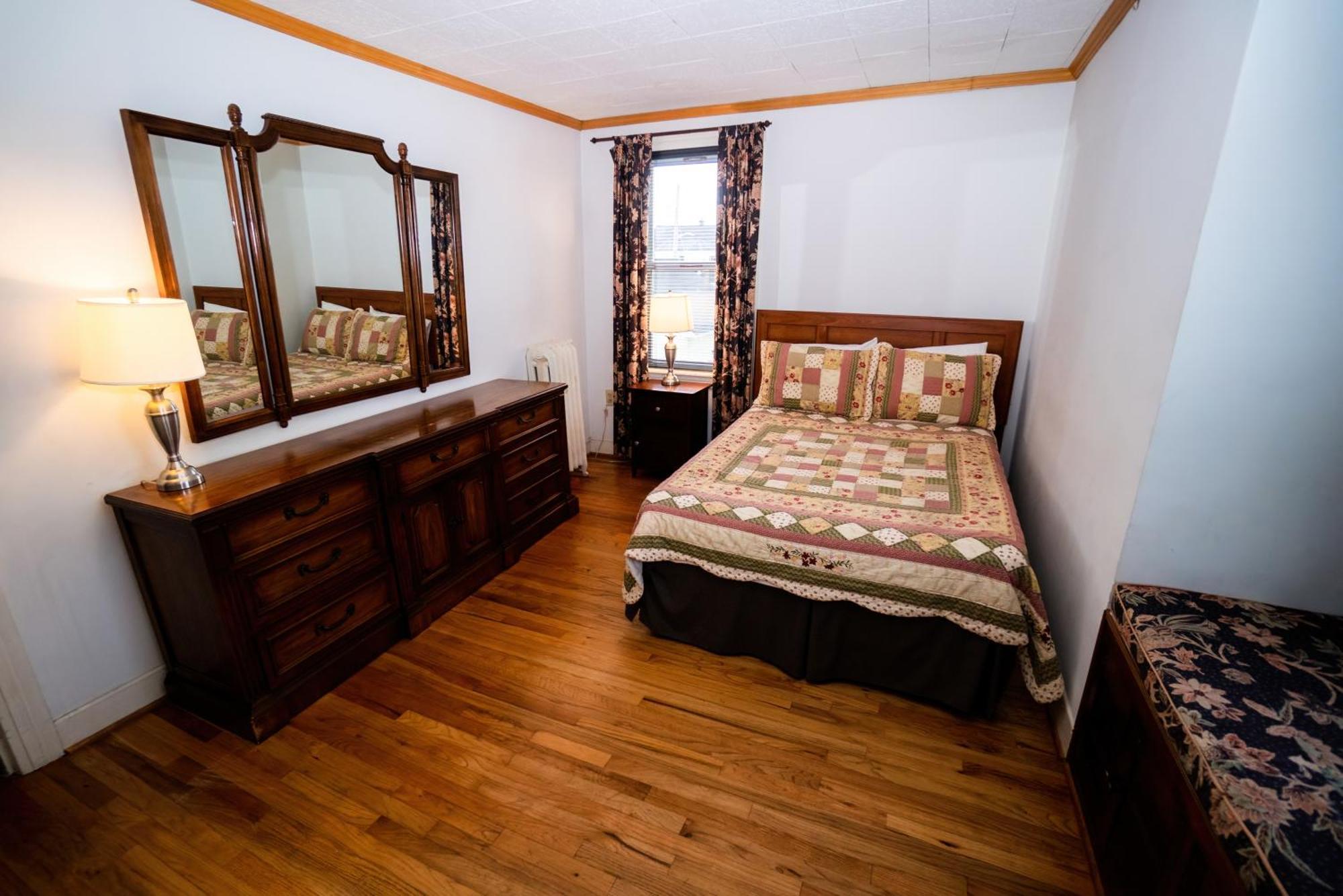 Holiday home Spacious In A Quiet Neighborhood *
